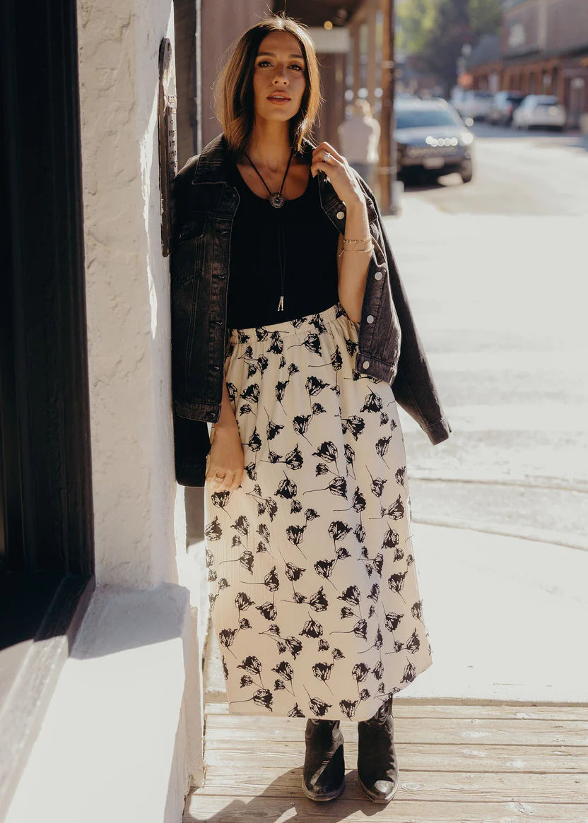 TEXTURED SKIRT IN OUTLAW BLOOM
