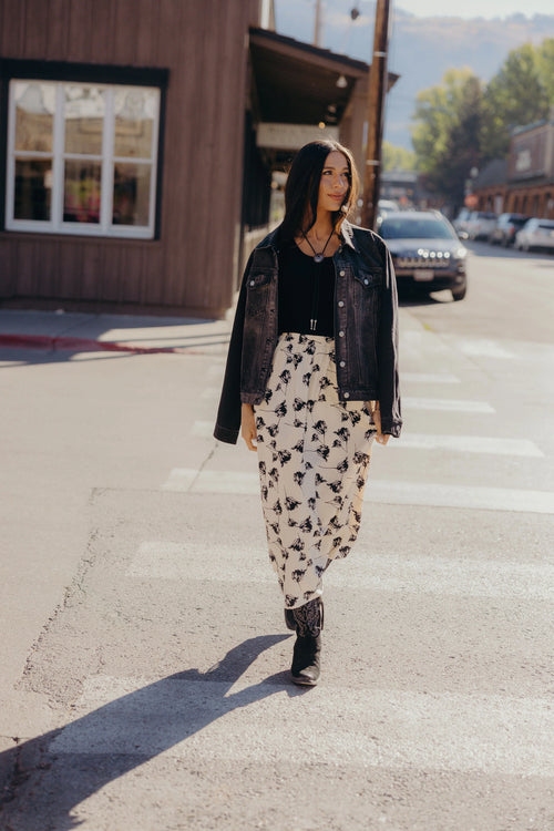 TEXTURED SKIRT IN OUTLAW BLOOM