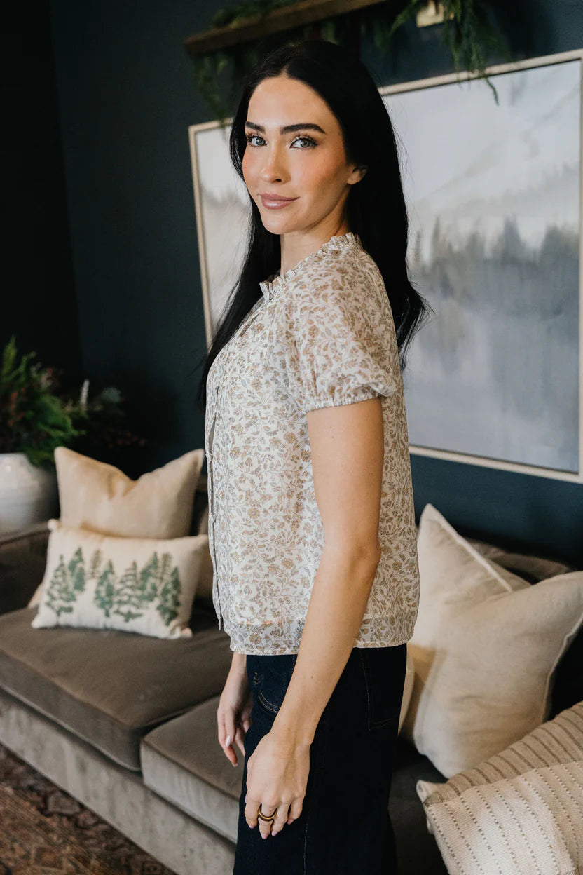 ROMANTIC RUFFLE BLOUSE IN GOLDEN MESA
